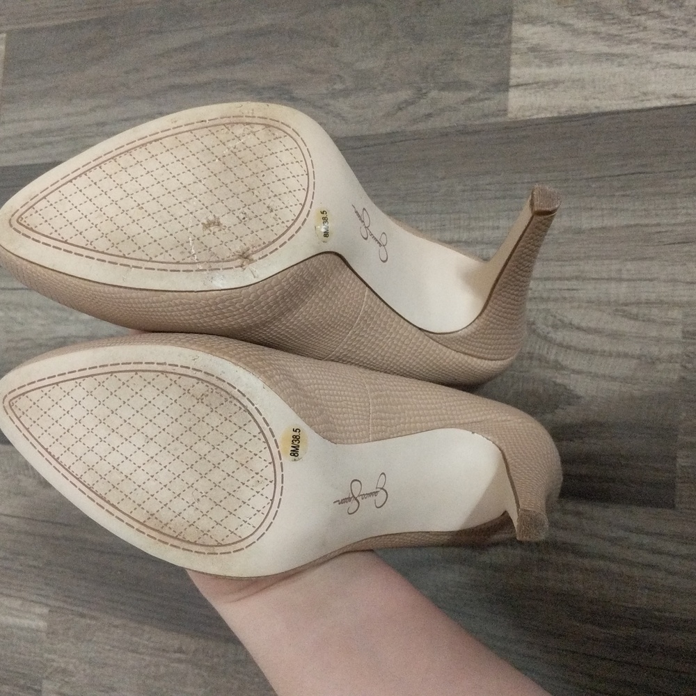 #283Jessica Simpson Women's Tobee Platform Pump Soft Tan Color. 4" Heel Size: 8M - Picture 7 of 12